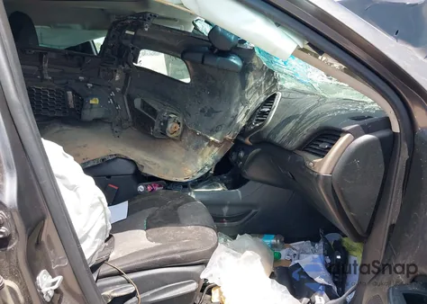 2014 Jeep Cherokee Latitude z USA, uszkodzony, nr VIN 1C4PJMCS5EW138573